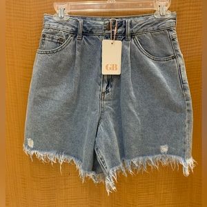 🌸. GB. HIGH RISE DISTRESSED DENIM SHORTS